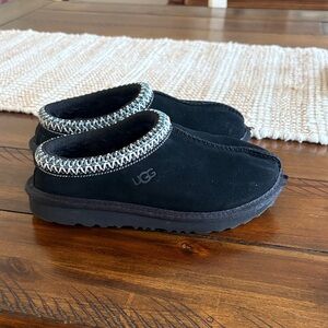UGG Kids Black Slippers with Patterned Trim